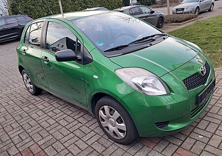 Toyota Yaris 1,0-l-VVT-i -