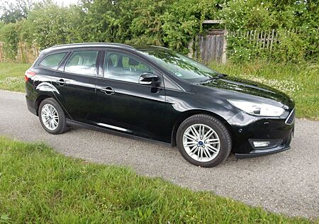 Ford Focus 1,5 TDCi Navi AHK Klima Park-Lenk 8Fach