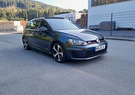 VW Golf Volkswagen GTI 2.0 TSI BMT Performance