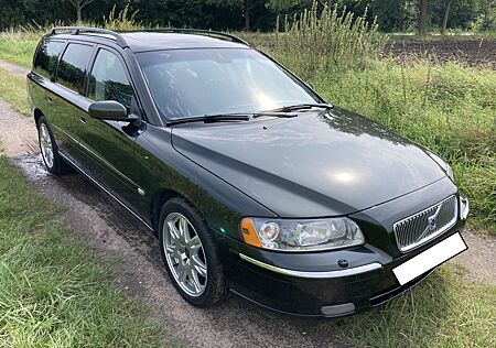 Volvo V70 Grün-Metallic D5 Summum Scheckheft AHK