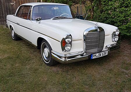 Mercedes-Benz 250 Coupe komplett restauriert