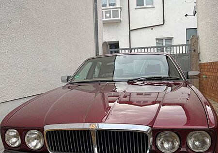 Jaguar XJ40