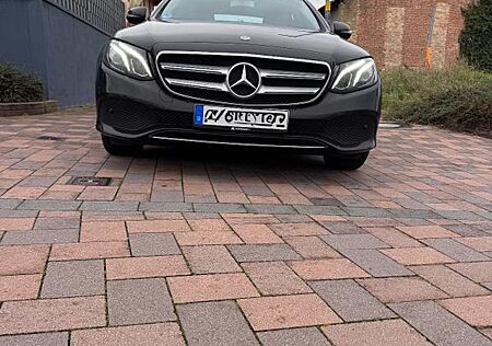 Mercedes-Benz E 220 d 4MATIC Autom. -