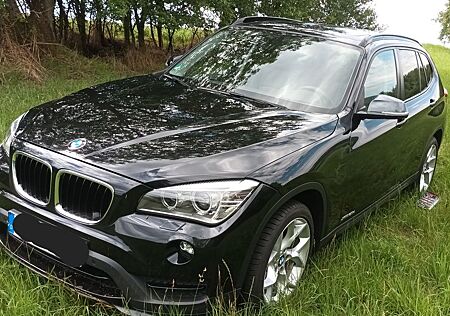 BMW X1 xDrive20d Pano AHK Voll Kurvenlicht Extras