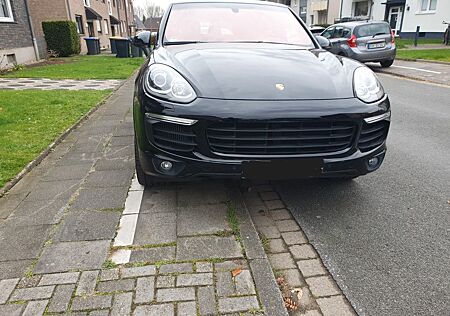 Porsche Cayenne S Platinum Edition 420 PS Benzin 32.000