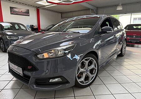 Ford Focus Lim. ST RECARO KAMERA 1-HAND