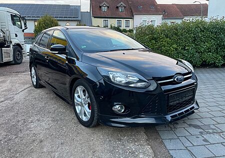 Ford Focus Turnier Titanium S AUTOMATIK 8x FACH
