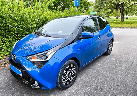 Toyota Aygo (X) Aygo (X) 1,0-l-VVT-i x-clusiv 8Fach Bereift Alu