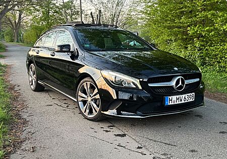 Mercedes-Benz CLA 200 Shooting Brake PANORAMA CHECKHEFT
