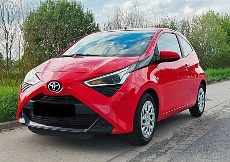 Toyota Aygo (X) Aygo (X) 1,0-l-VVT-i x-play x-play