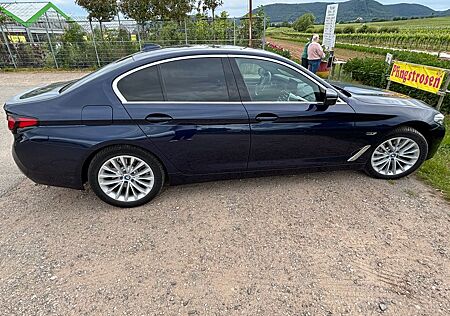 BMW 530e A - HUD Schiebedach Laser Memory Leder