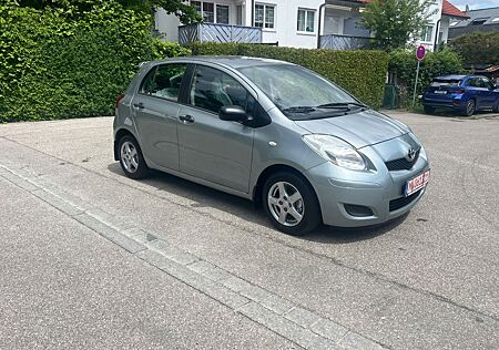 Toyota Yaris 1,33-l-Dual-VVT-i klima