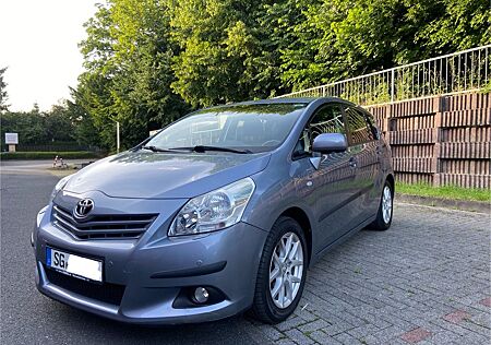 Toyota Verso 1.8l Travel NAVI AHK PDC KAMERA