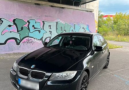 BMW 318i - 2011 143PS 129000km Android/Apple