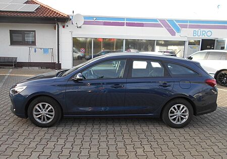 Hyundai i30 1.4 T-GDI Trend DCT /Klimatr. /Parktr./AHK.