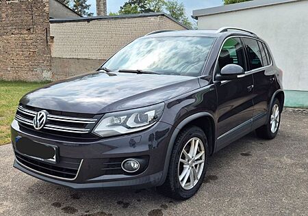 VW Tiguan Volkswagen 2.0 TDI SCR 4MO BMT LOUNGE Sport & St...