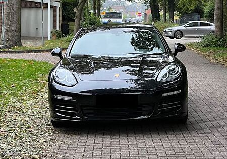 Porsche Panamera 4S S