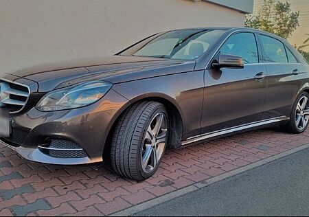 Mercedes-Benz E 220 BlueTEC BE Edition AVANTG. Autom. Edit...