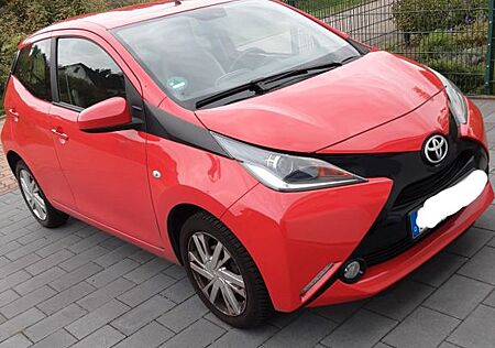 Toyota Aygo (X) Aygo (X) 1,0-l-VVT-i x-play touch x-play touch