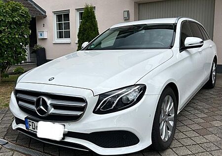 Mercedes-Benz E 220 d T Autom. -