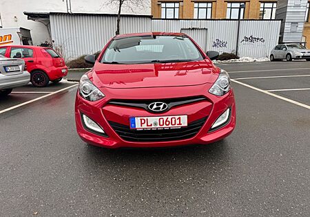 Hyundai i30 blue 1.4Trend