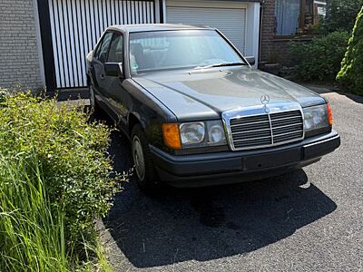 Mercedes-Benz 230