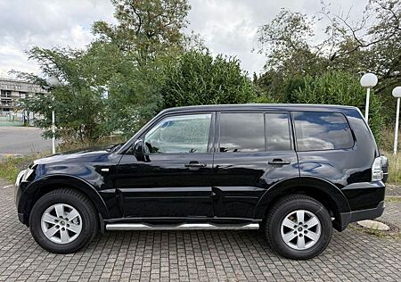 Mitsubishi Pajero 3,2 DI-D Invite - Automatik