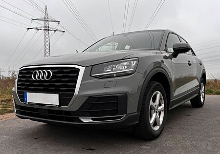 Audi Q2 35 TFSI S tronic | Rentnerfahrzeug | TÜV neu
