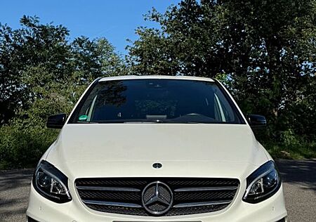 Mercedes-Benz B 180 AMG Line Night Navi KeylessStart Klima LED