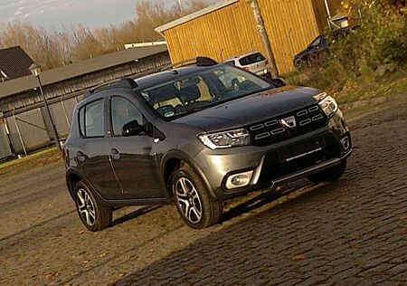 Dacia Sandero II Stepway Celebration PDC TÜV NEU 1HAND