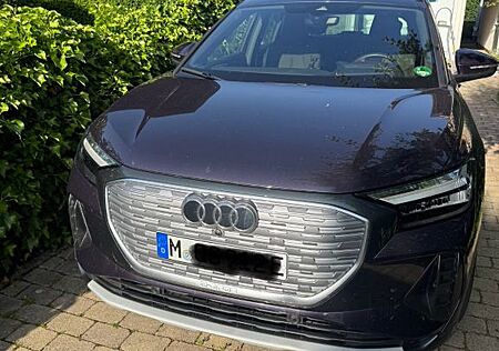 Audi Q4 e-tron 40, HUP, 1. Hand top gepflegt
