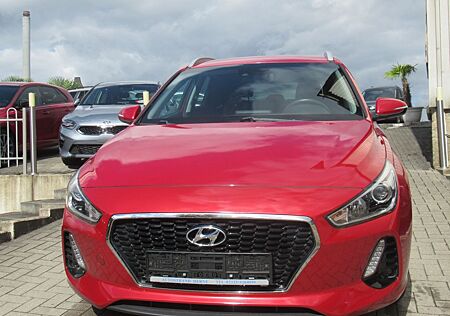 Hyundai i30 cw Family +- NAVI-KAMER-SHZ-LHZ-PDC-AHK-1.HD