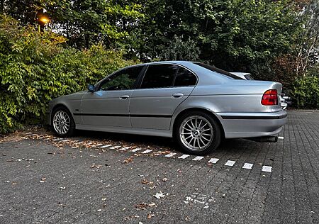 BMW 523i A - TÜV/05.27