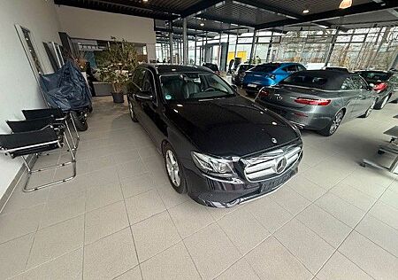 Mercedes-Benz E 220 d T AHK