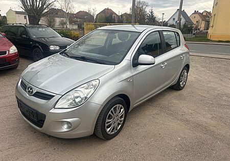 Hyundai i20 Comfort 1.4 BENZIN TÜV 09/2025