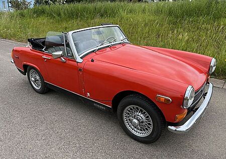 MG Midget IV mit Chromstoßstangen und Speichenräden