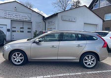 Volvo V60 /Kombi/Momentum/D5/AUTOMATIK/NAVI/TPM/SHZ/RFK