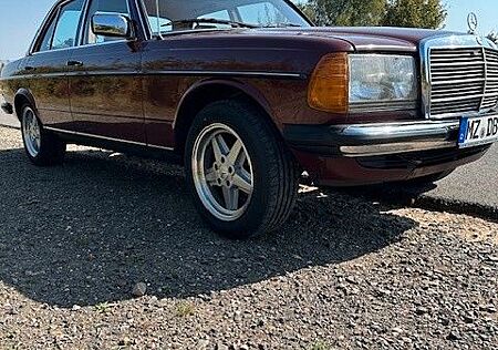 Mercedes-Benz 300 D W123 5Gang