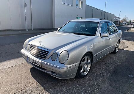 Mercedes-Benz E 320 AVANTGARDE 1.Hand Leder Xenon Sitzheizung