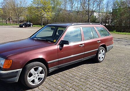 Mercedes-Benz E 300 - 4 Matic - 124 T