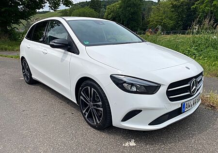 Mercedes-Benz B 220 4MATIC DCT -