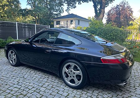 Porsche 996 4 Coupé, Sammlerzustand, Sportabgas,Schalter