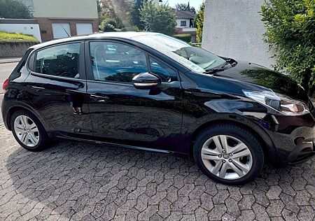 Peugeot 208 PureTech 82 Tech Edition Tech Edition