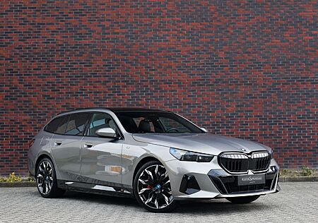 BMW 550e Touring xDrive | Sportsitze - AHK - B&W -