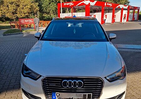 Audi A3 Sportback e-tron S tronic Ambition Hybrid