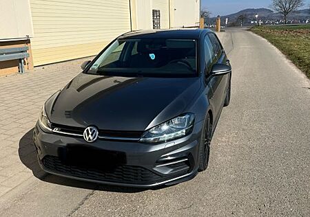 VW Golf Volkswagen 1.5 TSI R-Line Facelift