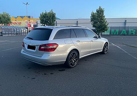 Mercedes-Benz E 220 CDI T BlueEFFICIENCY -