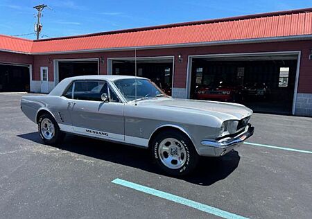 Ford Mustang Coupé Classic Silver 1966 v8 1.Hand