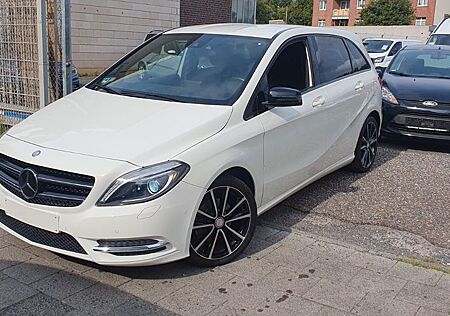 Mercedes-Benz B 200 7G-DCT*2.Hand*ILS+Night Paket*uvm.