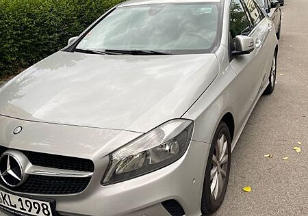 Mercedes-Benz A 180 -